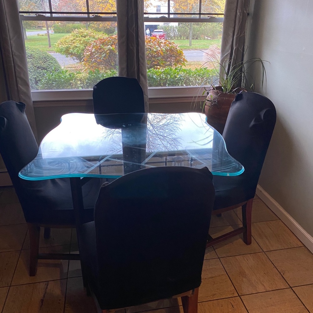 Beautiful glass dining room table with 4 chairs